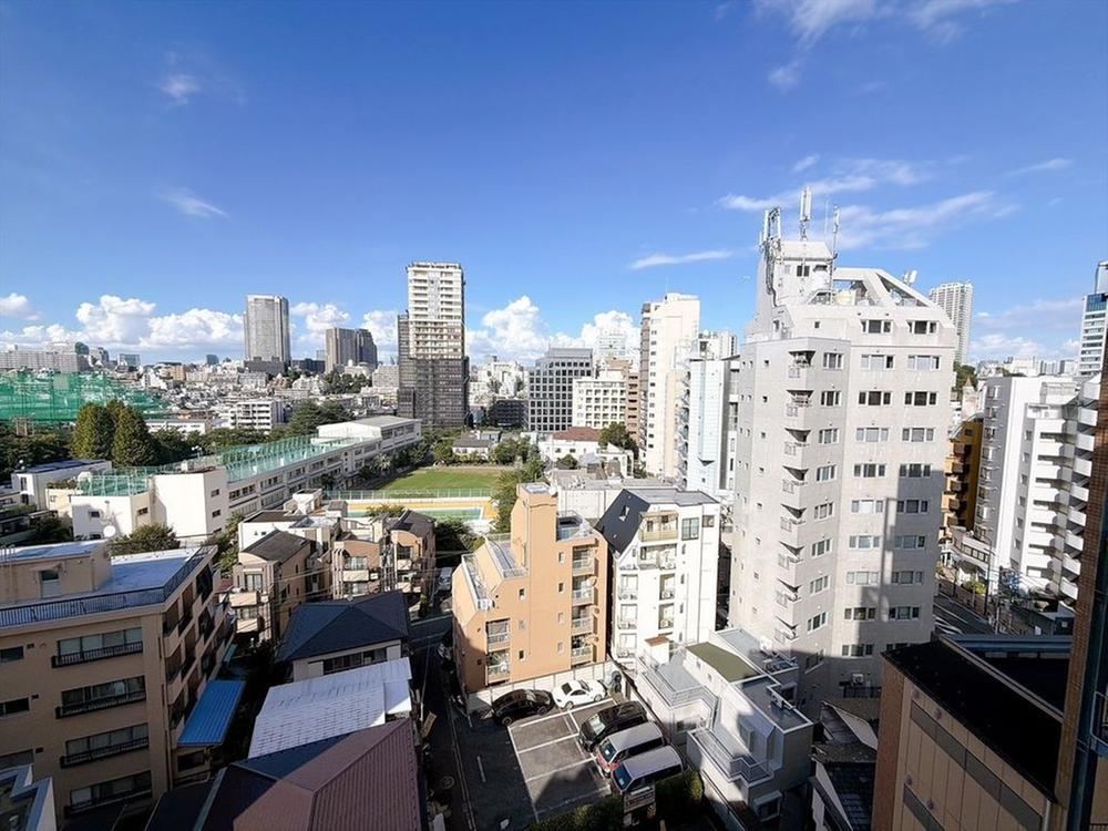 2LDK apartment in Meguro Ward, Tokyo - Photo 1