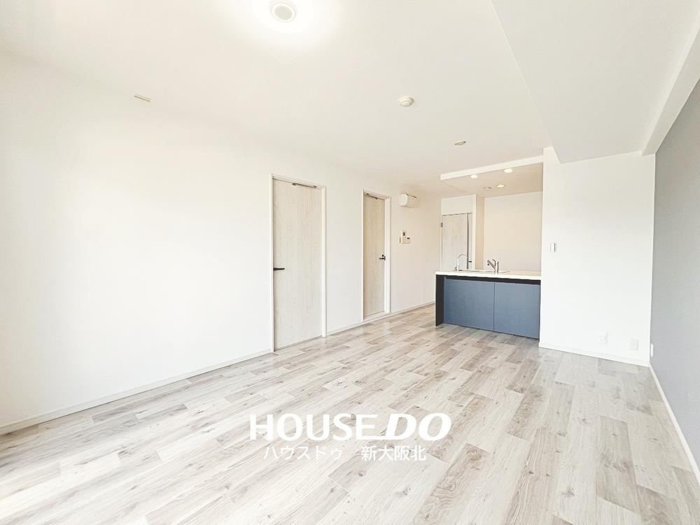 2LDK+S apartment in Toyonaka, Osaka - Photo 1