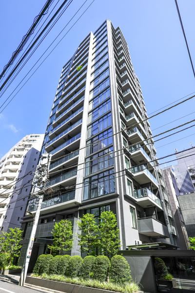 2LDK apartment in Minato Ward, Tokyo - Photo 1