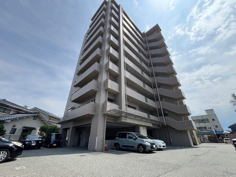4LDK apartment in Tottori, Tottori - Photo 1