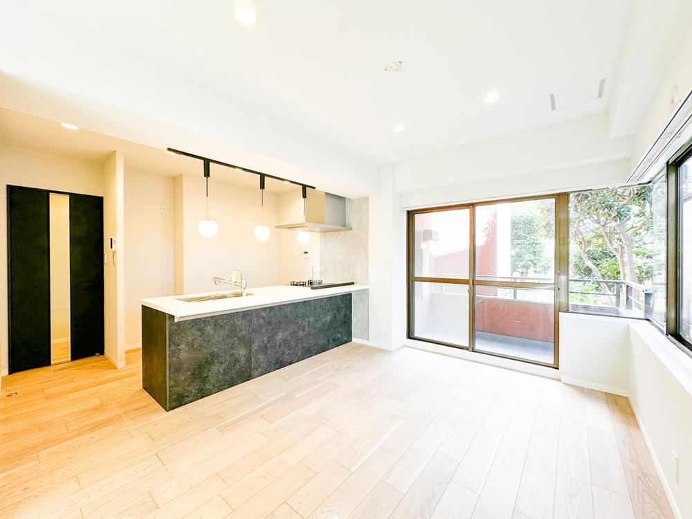 2LDK apartment in Chofu, Tokyo - Photo 1