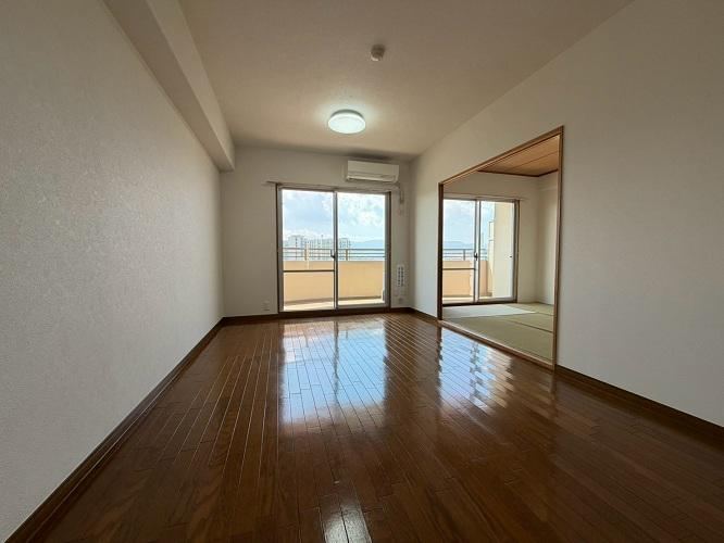 3LDK apartment in Kawachinagano, Osaka - Photo 1