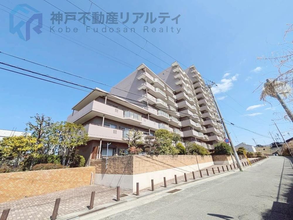 3LDK apartment in Nishinomiya, Hyogo - Photo 1