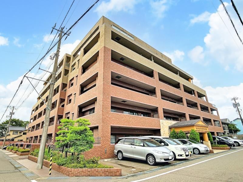 3LDK apartment in Kanazawa, Ishikawa - Photo 1