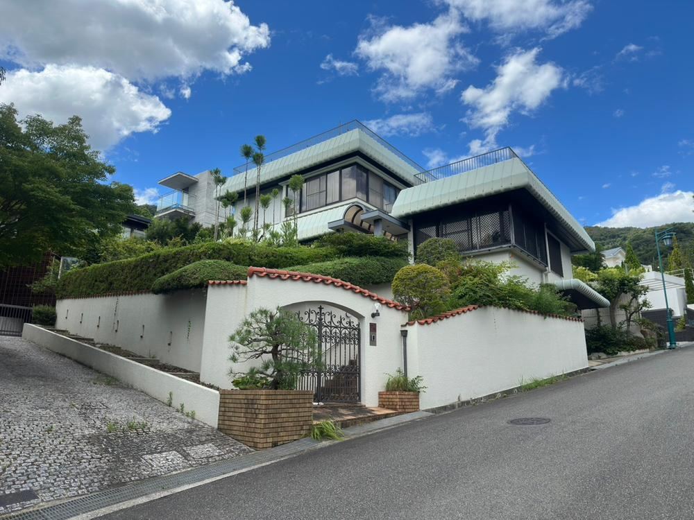 5LDK house in Ashiya, Hyogo - Photo 1