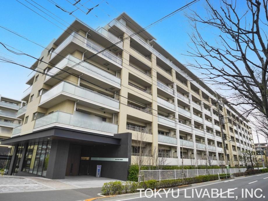 2LDK+S apartment in Chofu, Tokyo - Photo 1