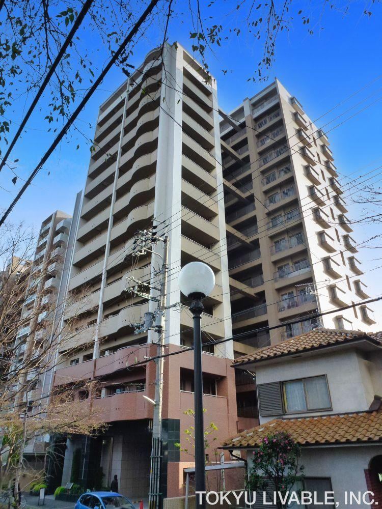 4LDK apartment in Takarazuka, Hyogo - Photo 1