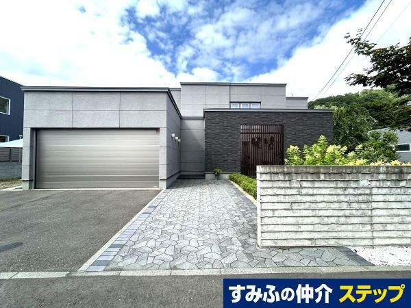 5LDK+S house in Minami Ward, Sapporo, Hokkaido - Photo 1