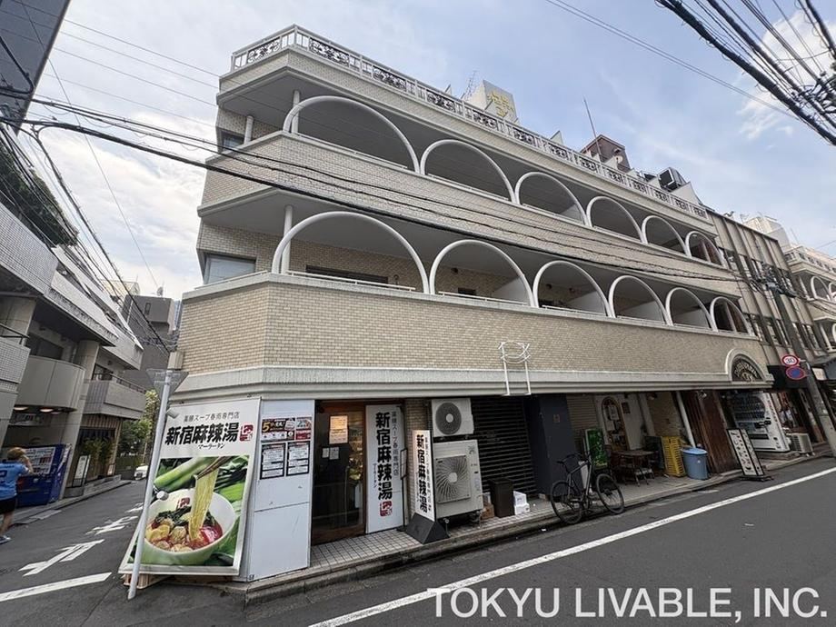 studio apartment in Shinjuku Ward, Tokyo - Photo 1