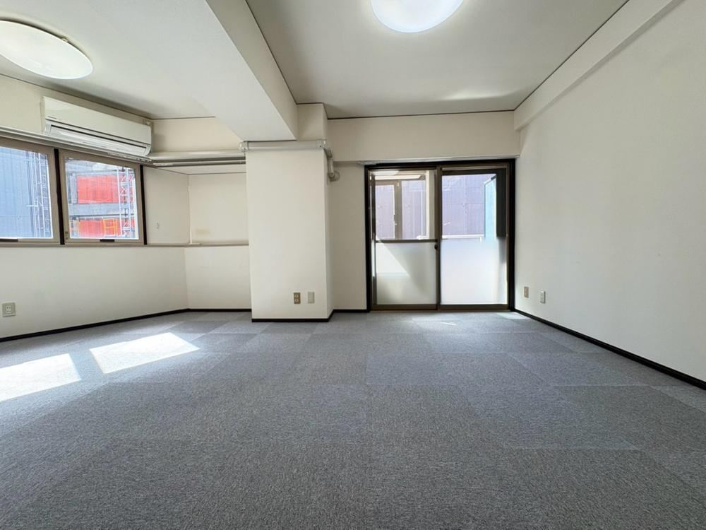 studio apartment in Minato Ward, Tokyo - Photo 1
