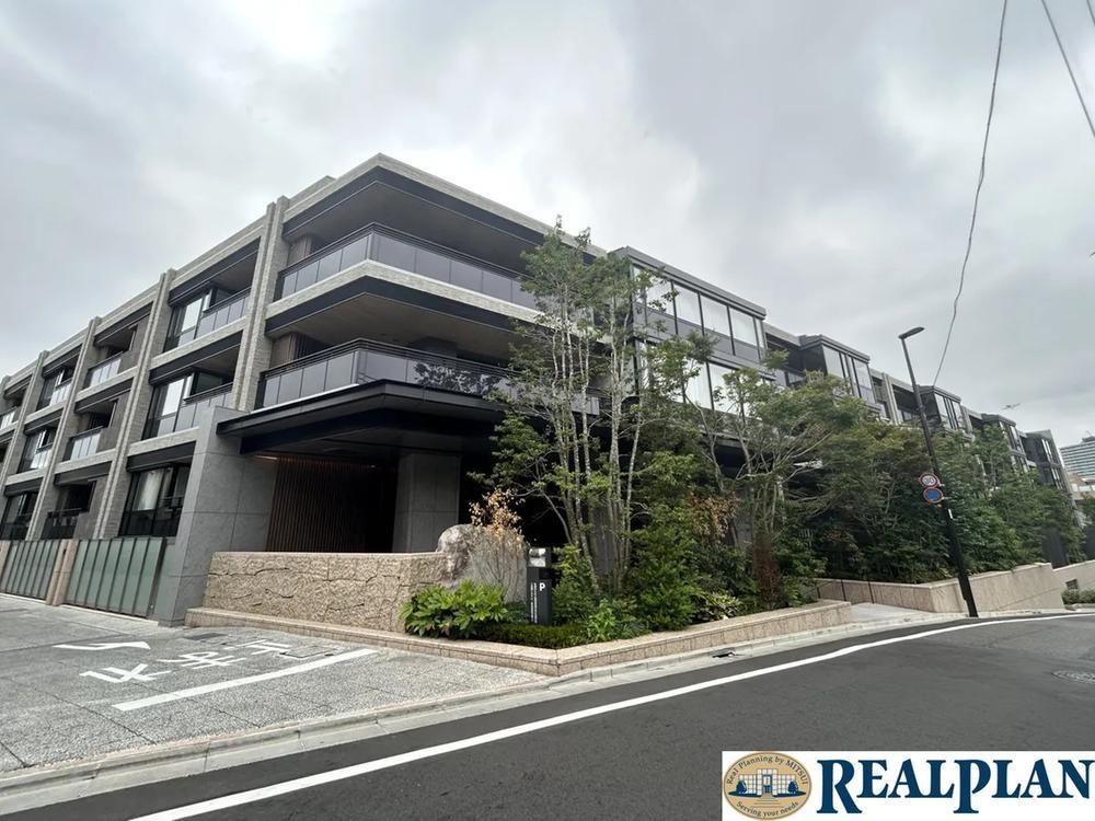 3LDK apartment in Shibuya Ward, Tokyo - Photo 1