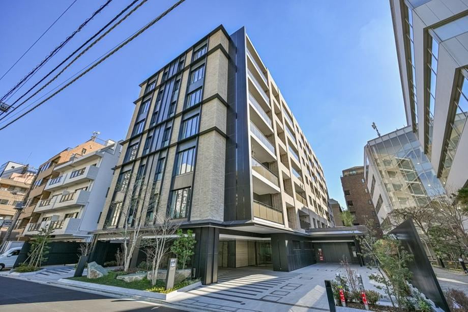 3LDK apartment in Chiyoda Ward, Tokyo - Photo 1