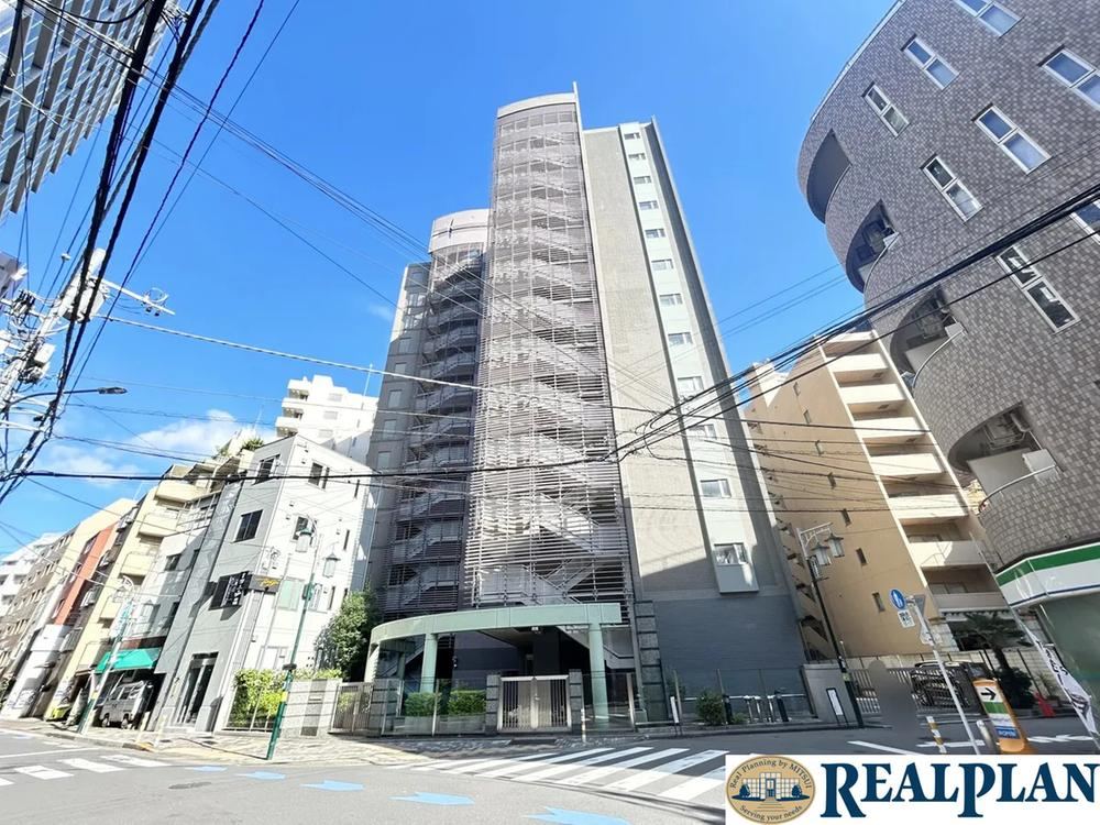 3LDK apartment in Shibuya Ward, Tokyo - Photo 1