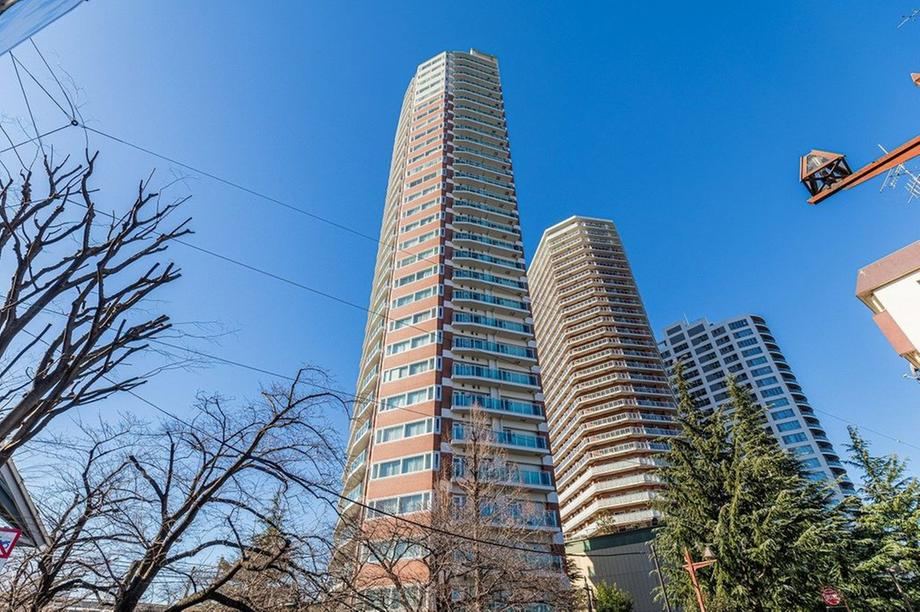 2LDK apartment in Nakano Ward, Tokyo - Photo 1