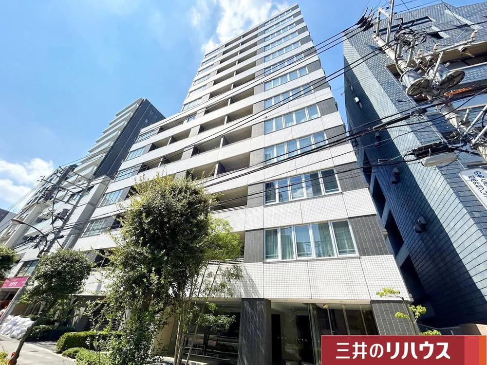 2LDK apartment in Shinjuku Ward, Tokyo - Photo 1