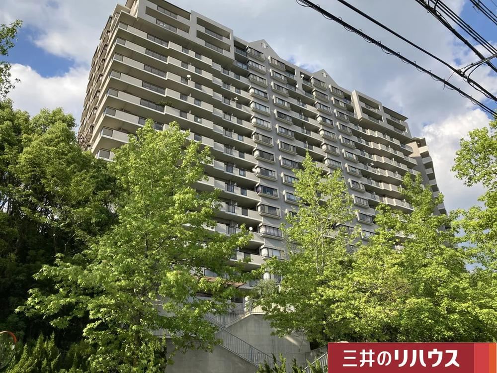 2LDK apartment in Takarazuka, Hyogo - Photo 1