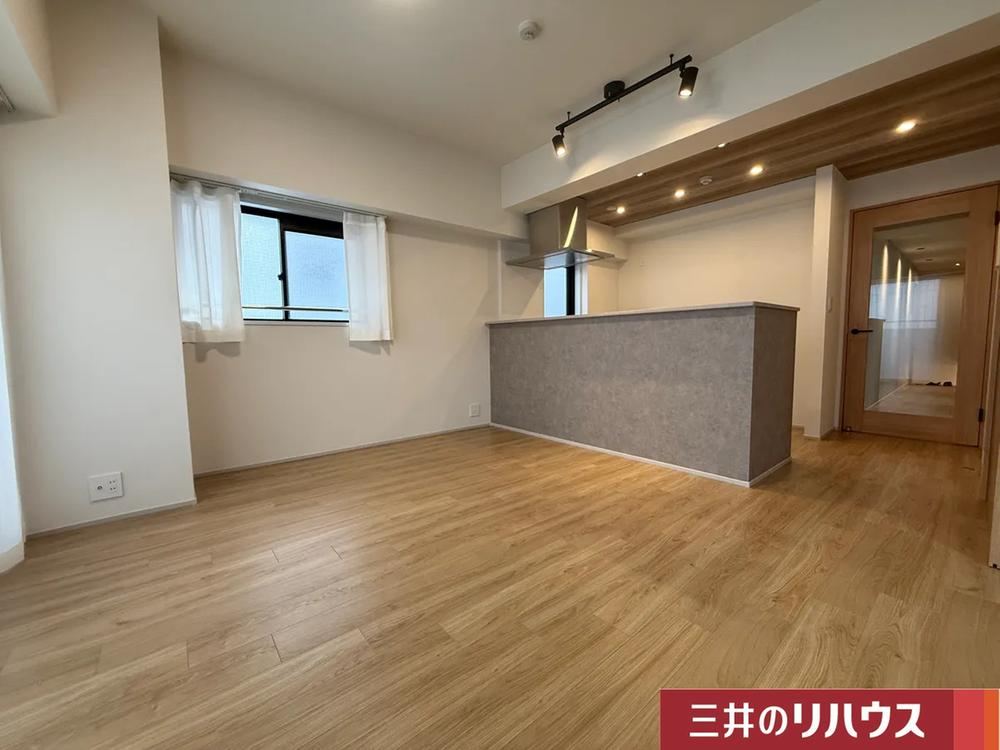 2LDK+S apartment in Tennoji Ward, Osaka - Photo 1