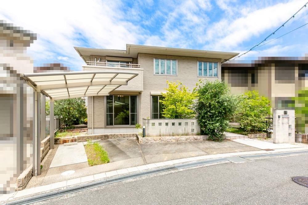 4LDK house in Hirakata, Osaka - Photo 1