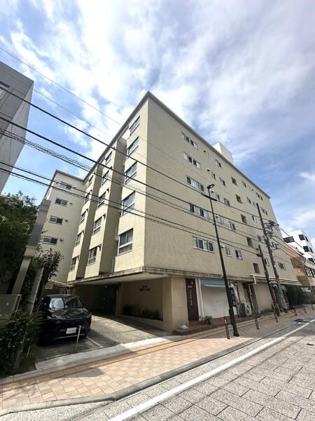 1DK apartment in Kunitachi, Tokyo - Photo 1