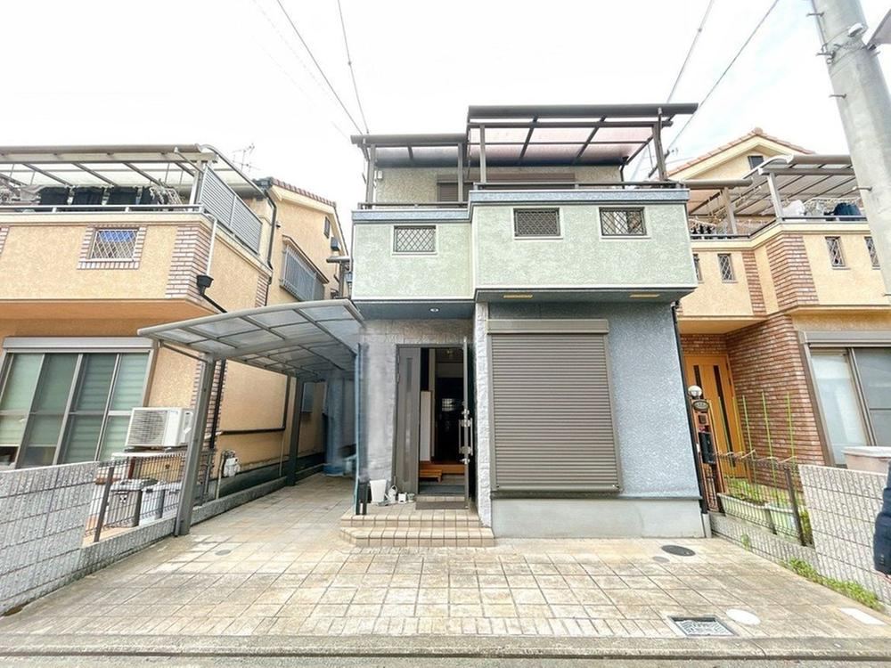 4LDK house in Yao, Osaka - Photo 1