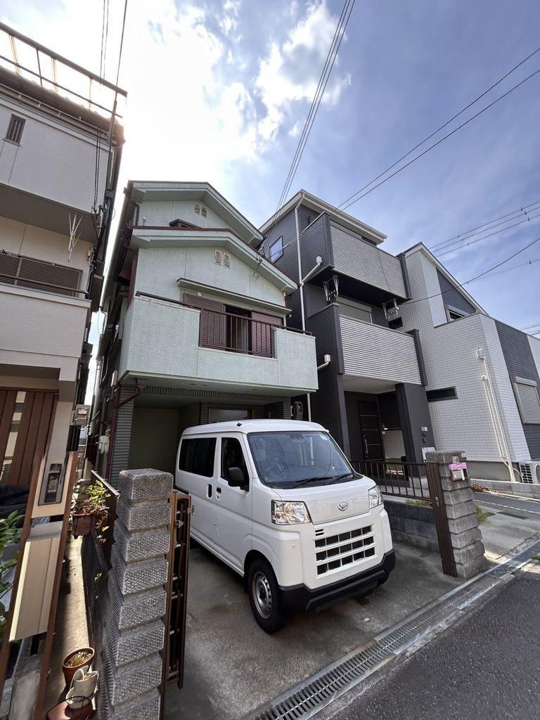 4LDK house in Takatsuki, Osaka - Photo 1