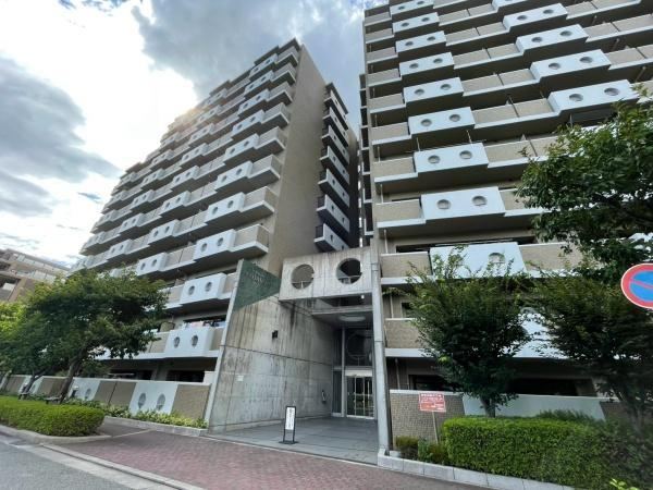 3LDK apartment in Itami, Hyogo - Photo 1