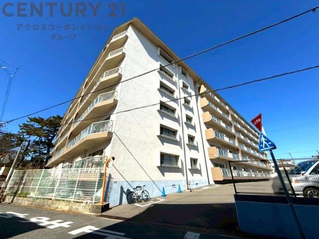 3LDK apartment in Amagasaki, Hyogo - Photo 1