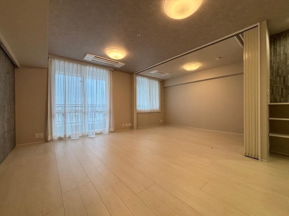 2LDK+S apartment in Chuo Ward, Tokyo - Photo 1