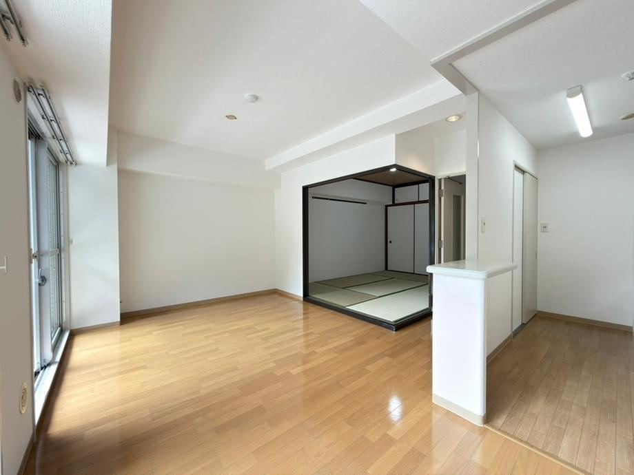 2LDK+S apartment in Yokosuka, Kanagawa - Photo 1