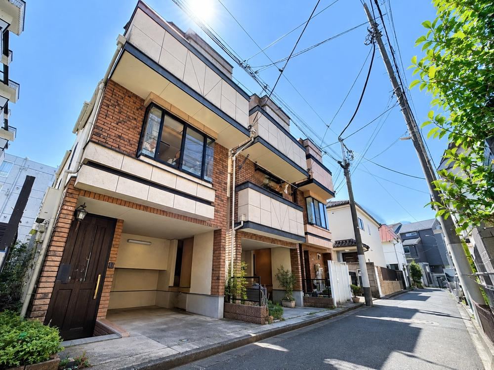 3DK house in Suginami Ward, Tokyo - Photo 1