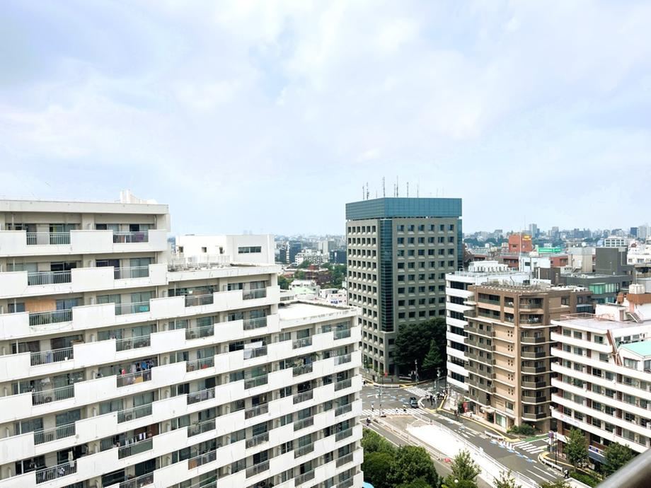 2LDK apartment in Shinjuku Ward, Tokyo - Photo 1
