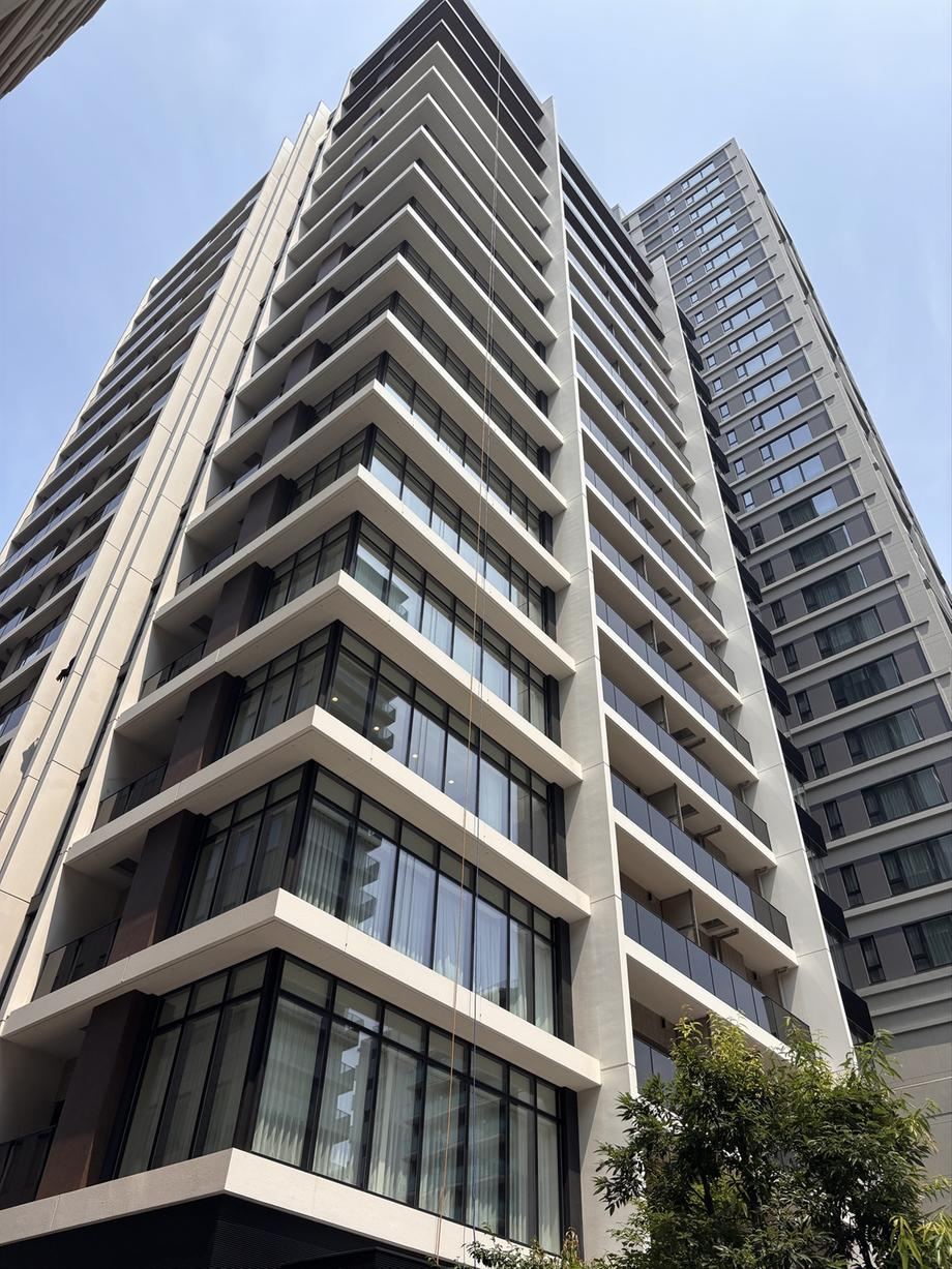 3LDK apartment in Minato Ward, Tokyo - Photo 1