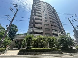 3LDK apartment in Takarazuka, Hyogo - Photo 1