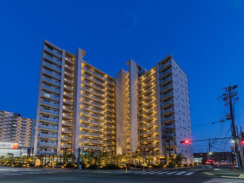 2LDK+S apartment in Takatsuki, Osaka - Photo 1