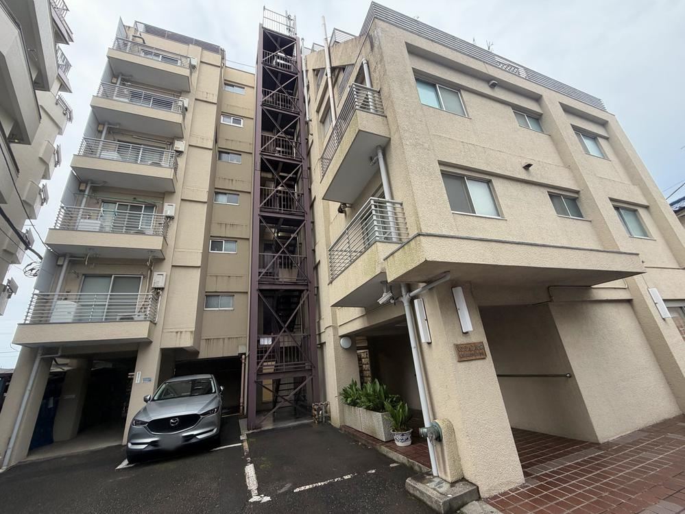 2LDK apartment in Nakano Ward, Tokyo - Photo 1
