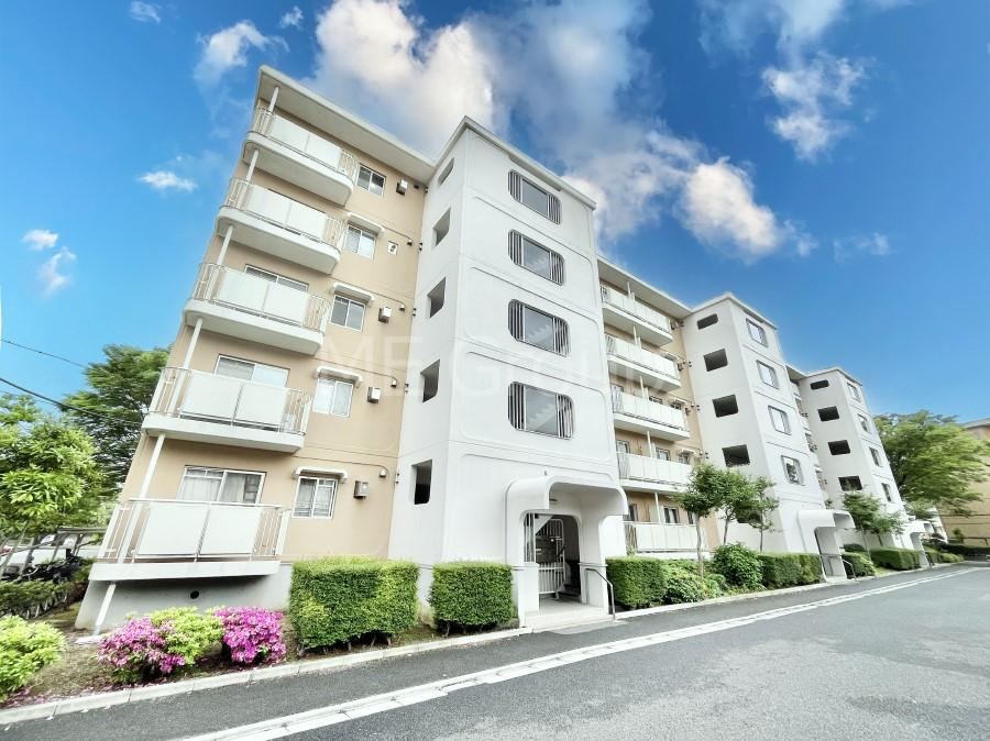 3LDK apartment in Mihama Ward, Chiba - Photo 1