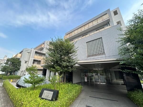 4LDK apartment in Shinagawa Ward, Tokyo - Photo 1