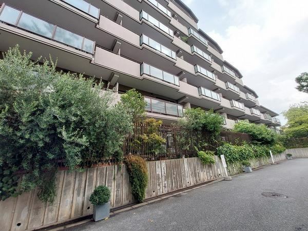 6LDK apartment in Nishinomiya, Hyogo - Photo 1