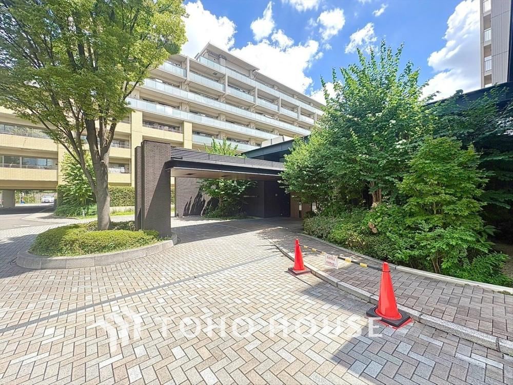 2LDK+S apartment in Chofu, Tokyo - Photo 1