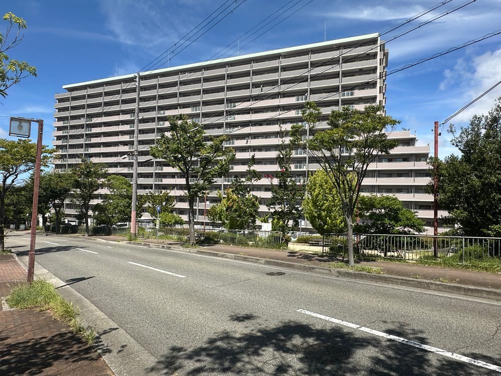 3LDK apartment in Tarumi Ward, Kobe, Hyogo - Photo 1