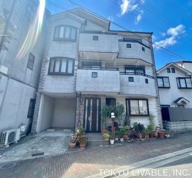 5LDK house in Hirakata, Osaka - Photo 1