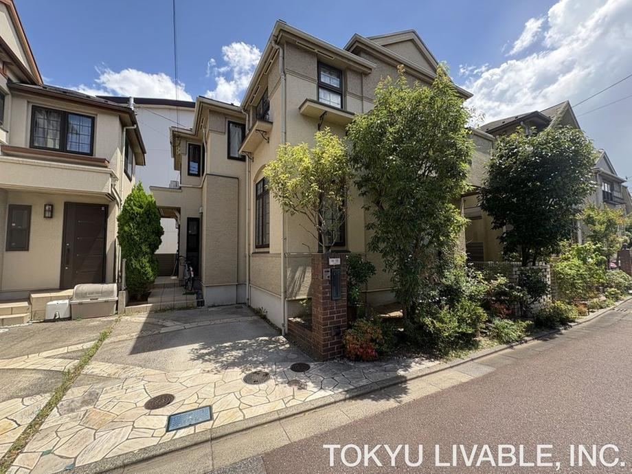 4LDK house in Mihama Ward, Chiba - Photo 1