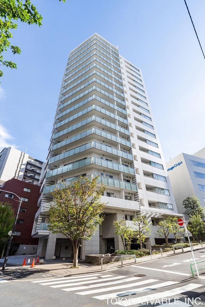2LDK apartment in Chiyoda Ward, Tokyo - Photo 1