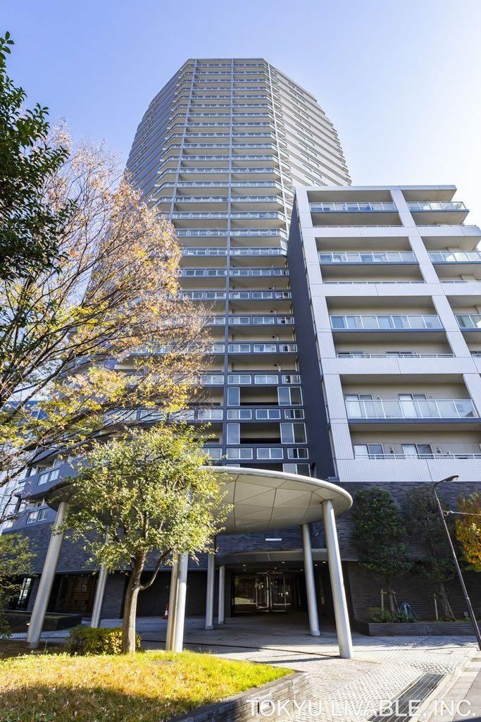 3LDK apartment in Shinjuku Ward, Tokyo - Photo 1