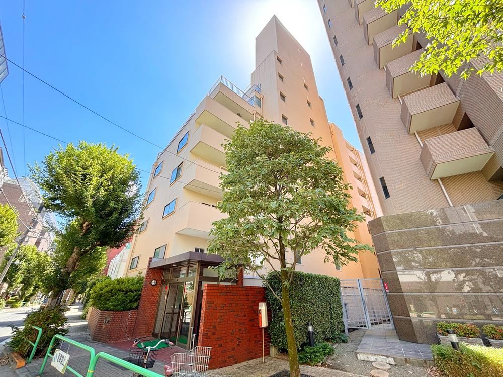 studio apartment in Chiyoda Ward, Tokyo - Photo 1