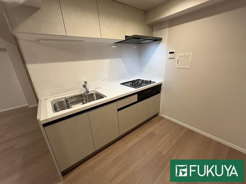 3LDK apartment in Chuo Ward, Kobe, Hyogo - Photo 1
