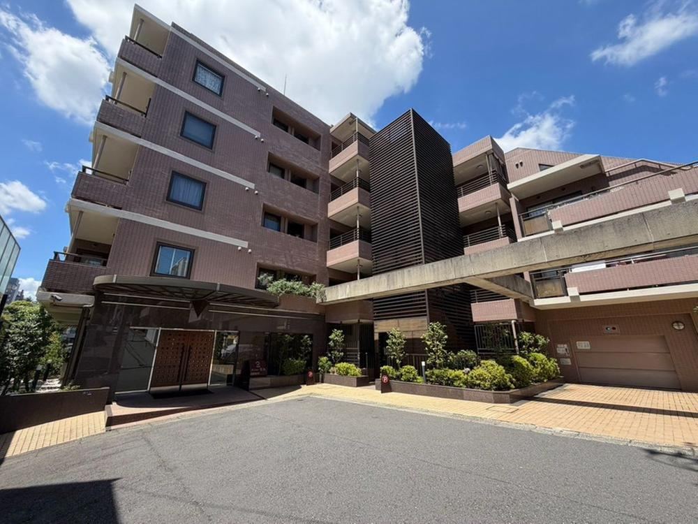 3LDK apartment in Shinagawa Ward, Tokyo - Photo 1
