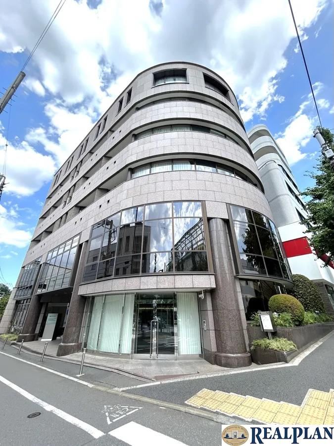 3LDK apartment in Shibuya Ward, Tokyo - Photo 1