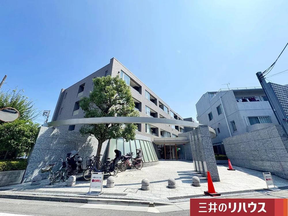 2LDK+S apartment in Shibuya Ward, Tokyo - Photo 1