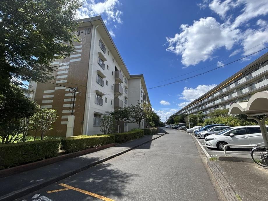 2LDK apartment in Fuchu, Tokyo - Photo 1